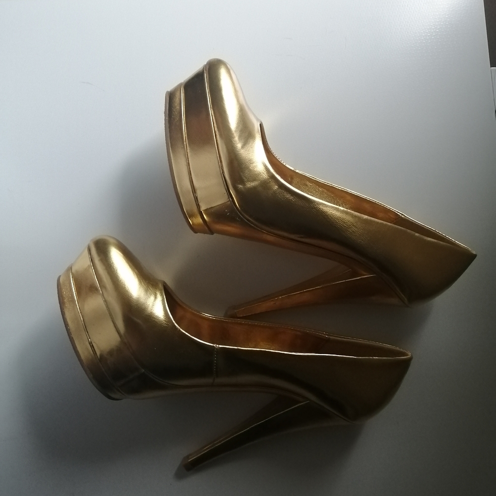 Shoes - Picture 3 of 4
